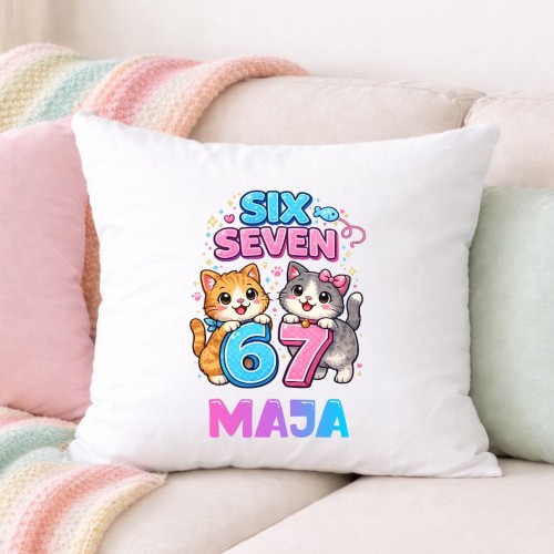 Poduszka KOTKI SIX SEVEN 67 personalizowana z imieniem (wzór 8).jpg
