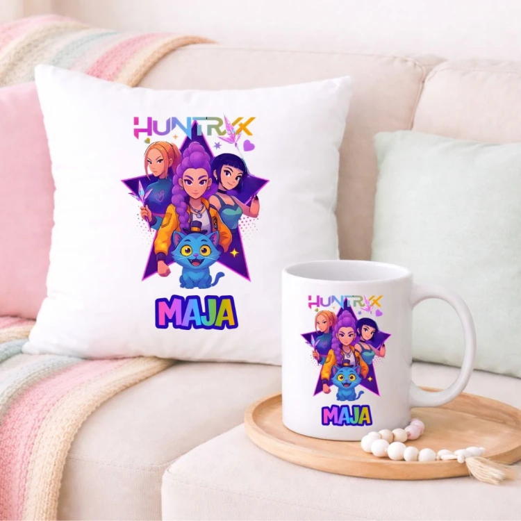 Zestaw poduszka i kubek HUNTRIX K-Pop personalizowany z imieniem (wzór 1).jpg