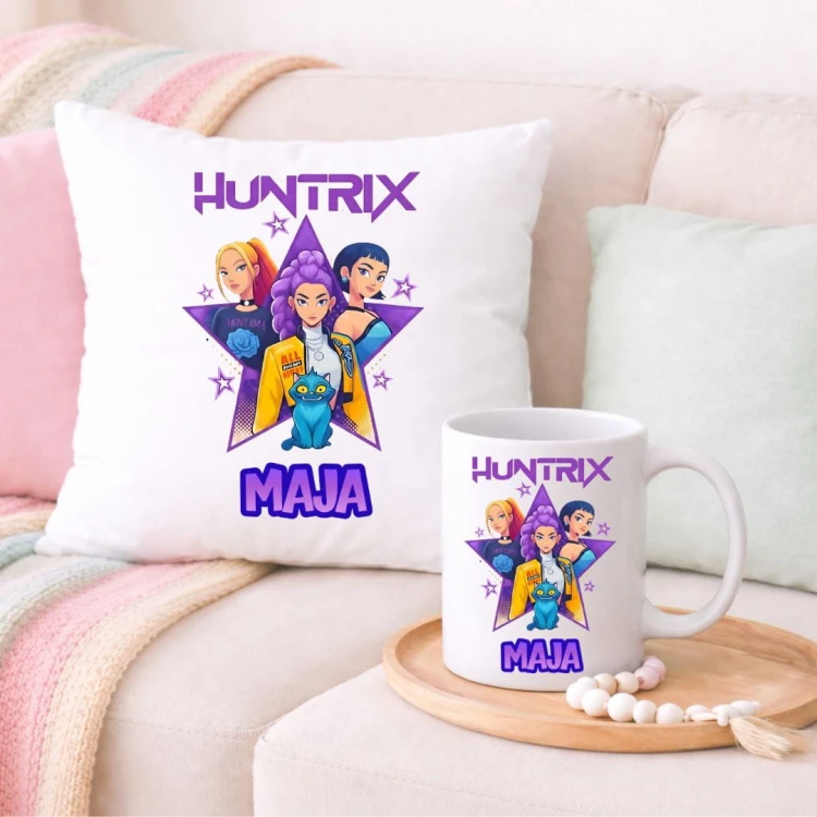 Zestaw poduszka i kubek HUNTRIX K-Pop personalizowany z imieniem (wzór 2).jpg