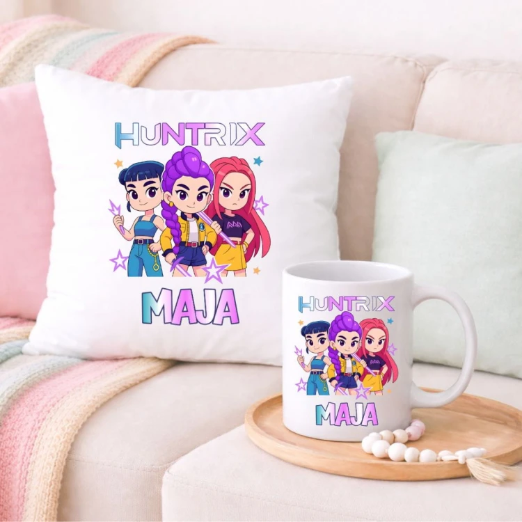 Zestaw poduszka i kubek HUNTRIX K-Pop personalizowany z imieniem (wzór 5).jpg