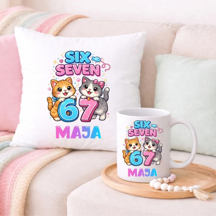 Zestaw poduszka i kubek KOTKI SIX SEVEN 67 personalizowany z imieniem (wzór 8).jpg