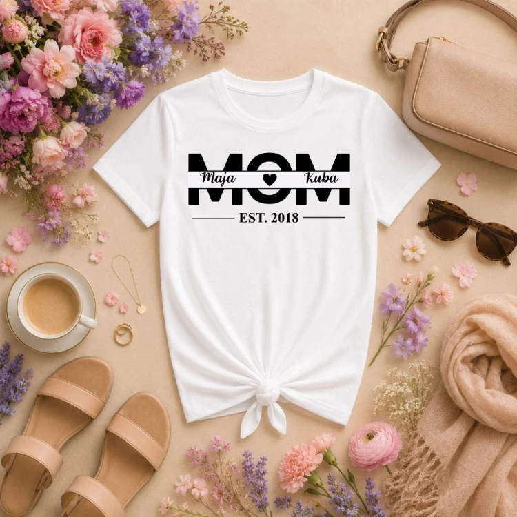 Prezent na dzień mamy - Koszulka MOM z imionami dzieci biała.jpg