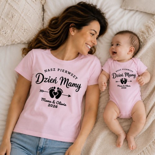 Komplet dla mamy i dziecka T-Shirt + Body różowe - NASZ PIERWSZY DZIEŃ MAMY.jpg