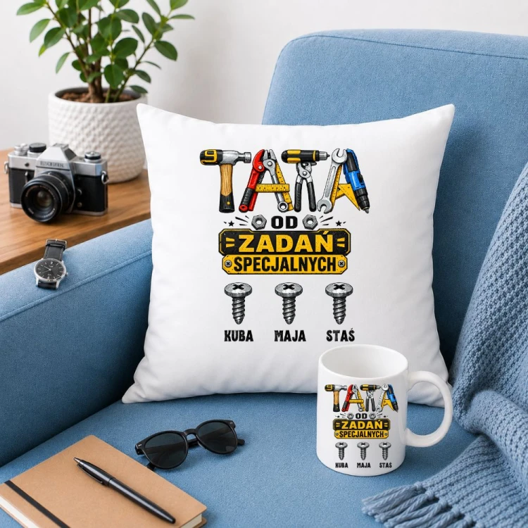 Prezent na dzień taty - Poduszka i kubek TATA od zadań specjalnych z imionami dzieci.jpg