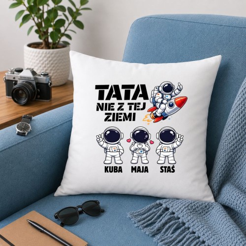 Prezent na dzień taty - Poduszka TATA nie z tej ziemi z imionami dzieci.jpg