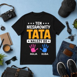 Prezent na dzień taty - Koszulka Ten niesamowity TATA należy do z imionami dzieci czarna.jpg