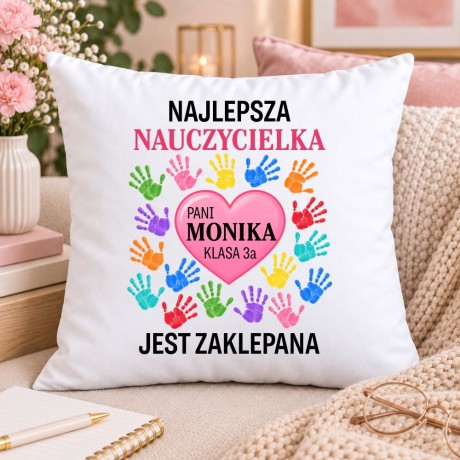 Przejdź do produktu Poduszka NAJLEPSZA NAUCZYCIELKA JEST ZAKLEPANA z imieniem prezent